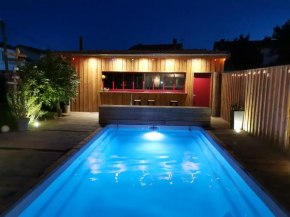 Maison calme avec piscine proche de Bordeaux